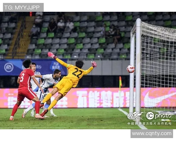 中超赛场蒋光太精彩解围助球队逆转局势展现防守实力