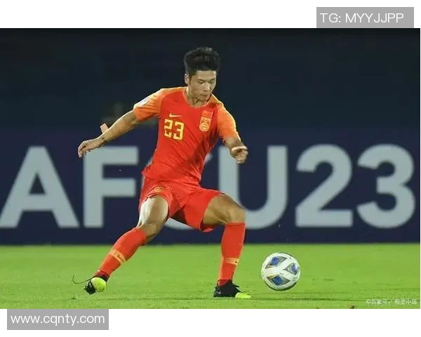 谭龙精彩抽射破门助力球队逆转胜利展现出色个人能力