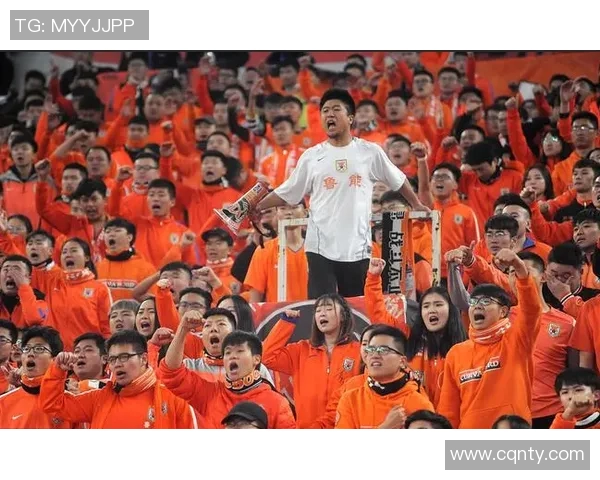 球迷为梦想疯狂！一群球迷为支持偶像疯狂加班加点制作加油板！