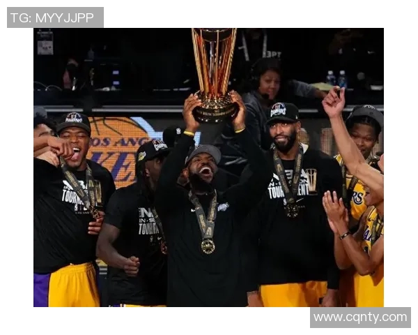 詹姆斯带领湖人逆转击败勇士，赢得季后赛首胜